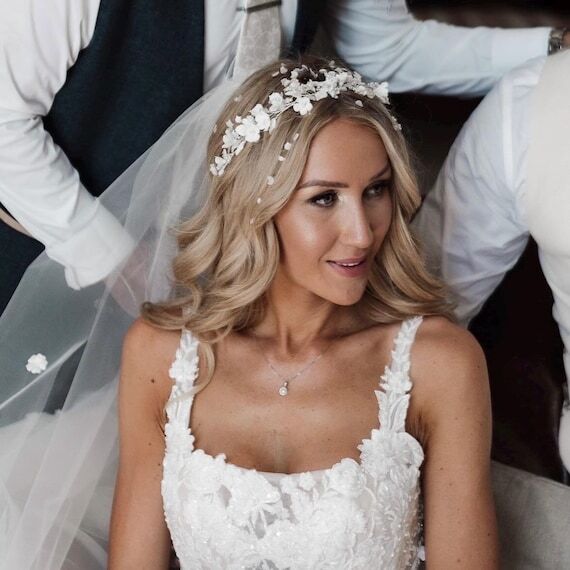 Florianne Bridal Hair Vine: White Floral Wedd...