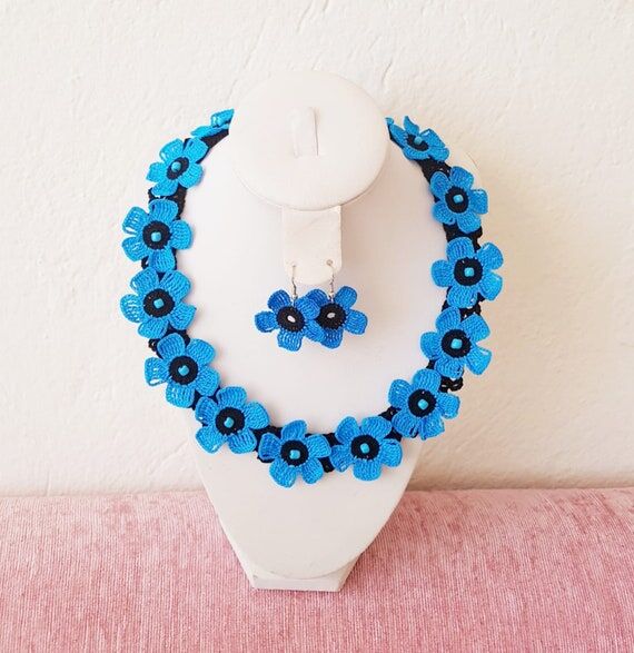 Flower Bib Necklace, Statement Collar Necklac...