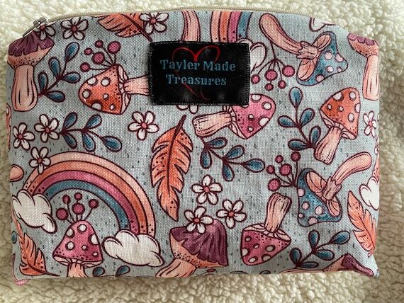 Mushroom rainbow makeup zipped bag, accessori...