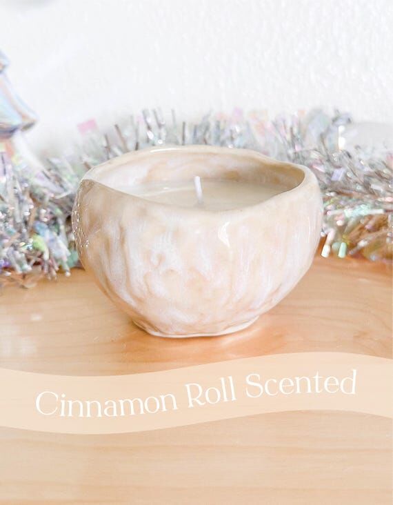 Cinnamon roll scented candle, handmade cerami...