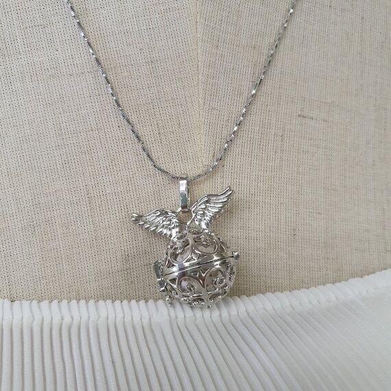 Angel Wings Aroma Diffuser Necklace: Silver P...
