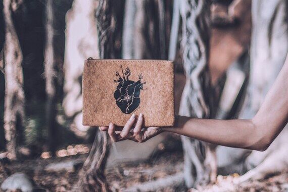 Cork Pouch Anatomic Heart | Vegan | eco frien...