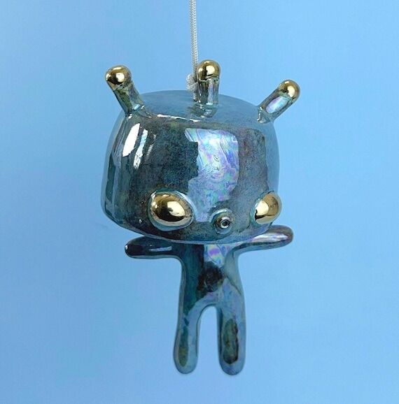 Alien Ceramic Garden Bell – Iridescent Wind...
