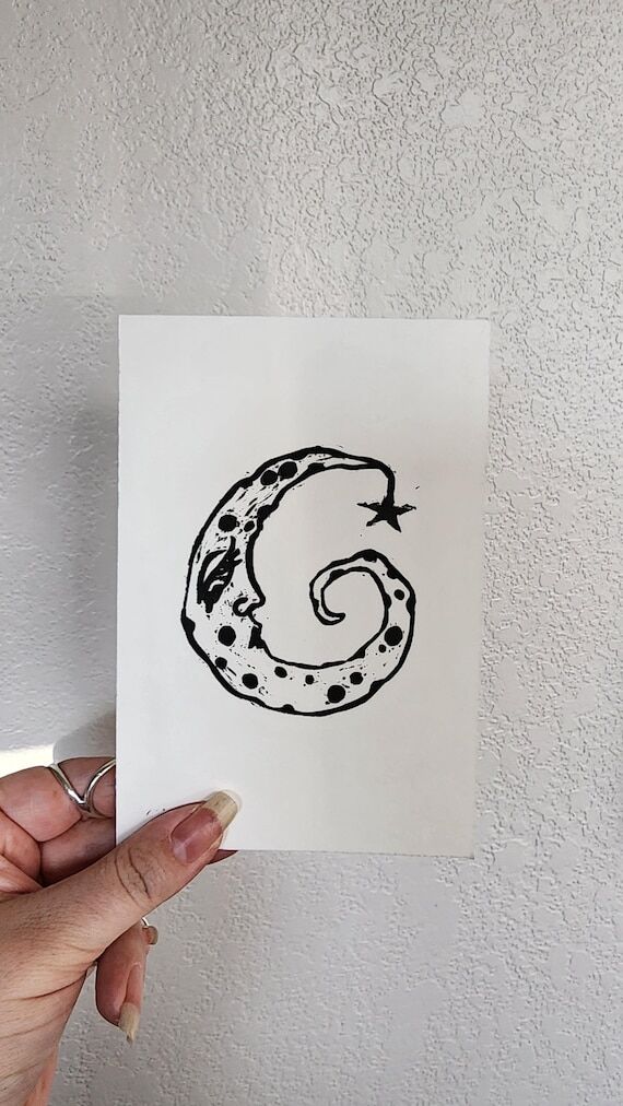 Moon Linocut Print: Retro Design, Vintage Dre...