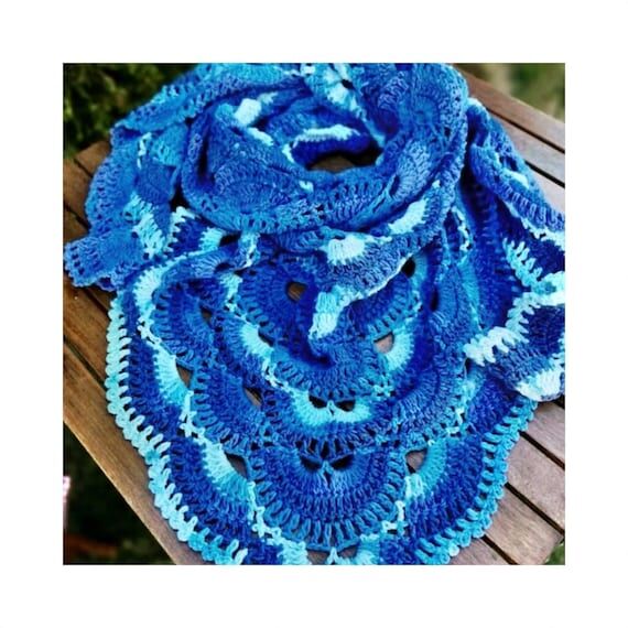 Triangle shawl, oversize ombre blue ,Multico...