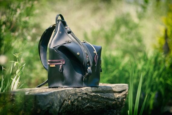 Vintage Style Leather Convertible Backpack: N...