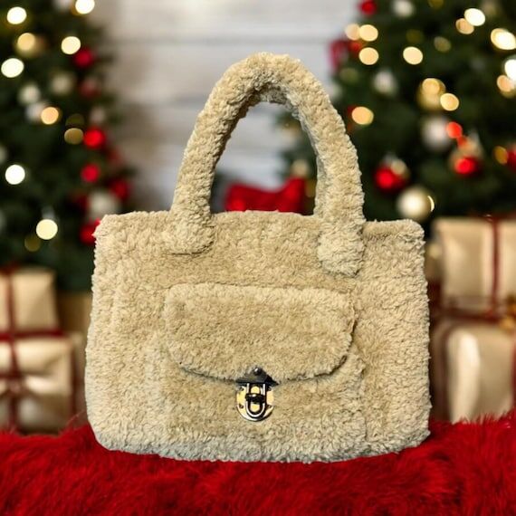 Handmade Plush Beige Tote Bag: Cozy Knit Purs...