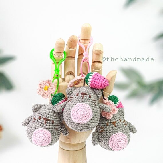 kitten keychain, crochet kitten keychain, ami...