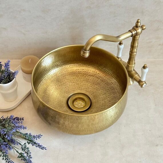 Custom Hammered Brass Sink – Vintage Bathro...