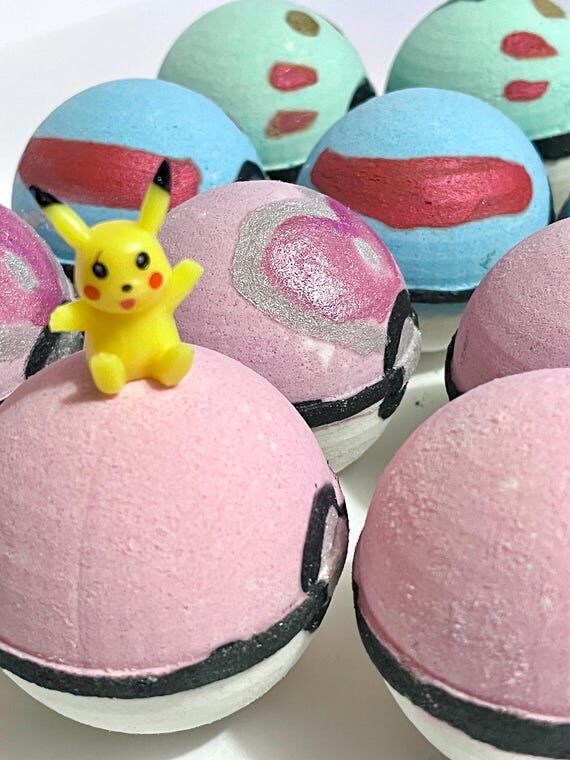 Poké Ball Bath Bomb | Vanilla Scent, Surpris...