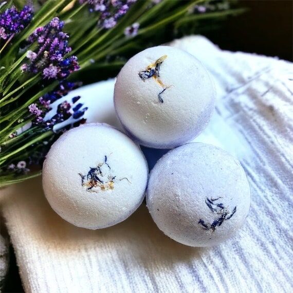 Lavender Dreams Bath Bomb | Aromatherapy Bath...