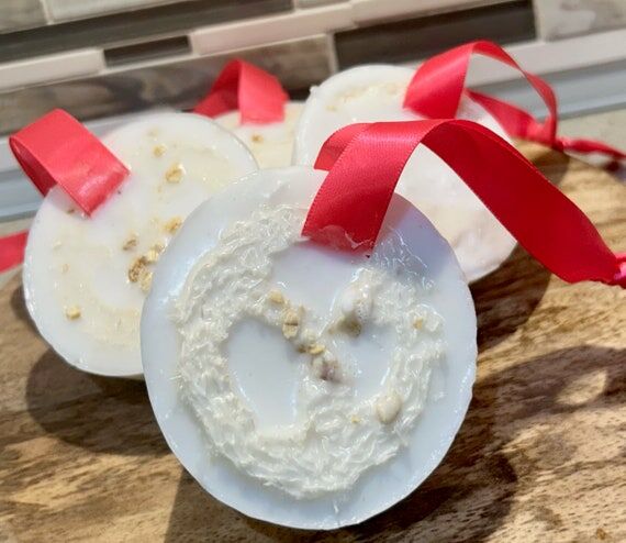 Exfoliating Loofah Soap: Natural Goats Milk C...