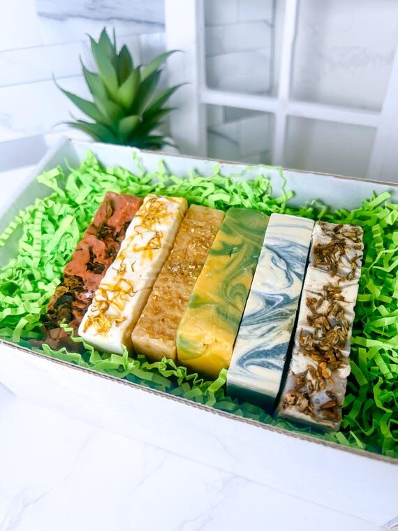 Handmade Essential Oil Soap Gift Set: Natural...