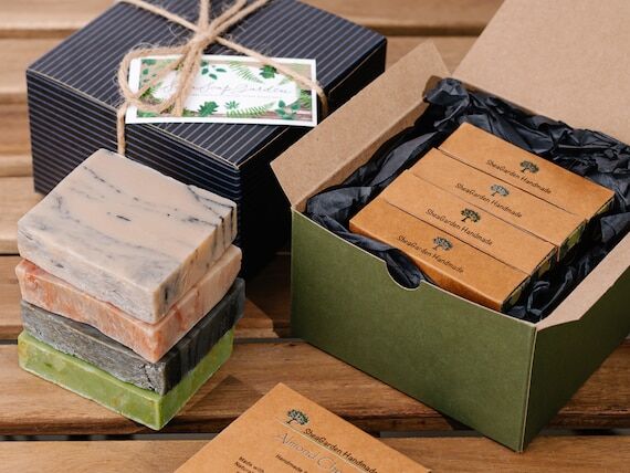 Men’s Soap Gift Box: Exfoliating Bath and B...
