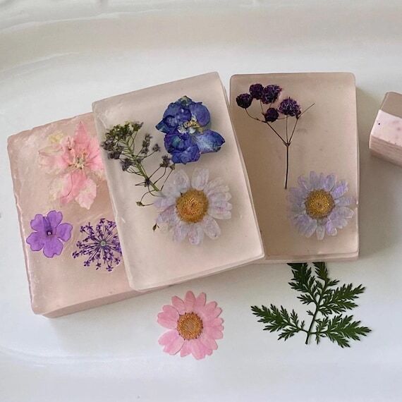 Pressed Flower Soap Bar: Natural Essential Oi...