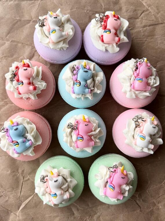 Handmade bath bombs with keychain - Unicorns....