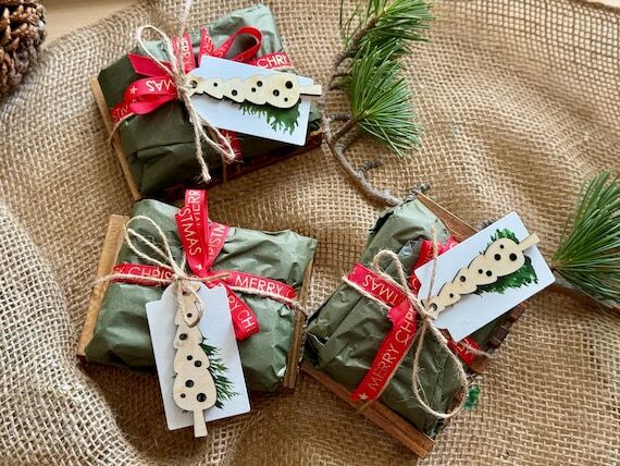 Christmas Soap Gift Set with Wooden Dish: Han...