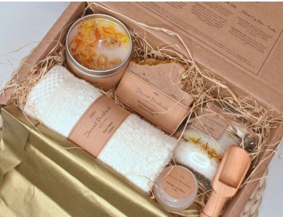 Luxurious Handmade Marigold Vanilla Pamper Se...