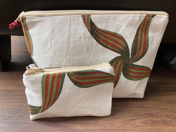 Red Green Ribbon Travel Pouch Set: Classic Zi...