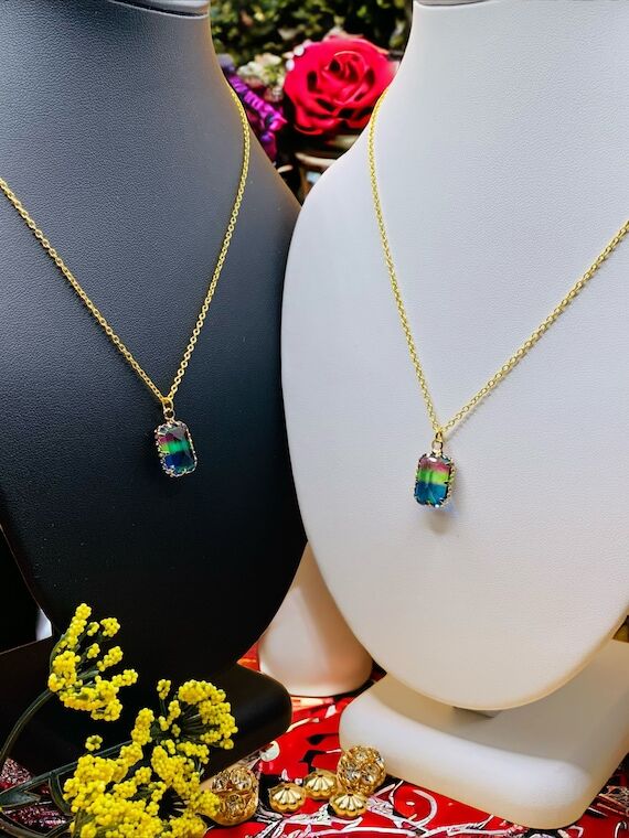 Radiant Stone Pendant vintage Necklace: Gold ...