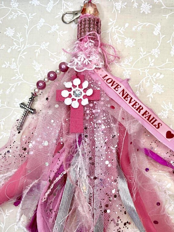 Love Never Fails Bible Ribbon tassel, pink ju...