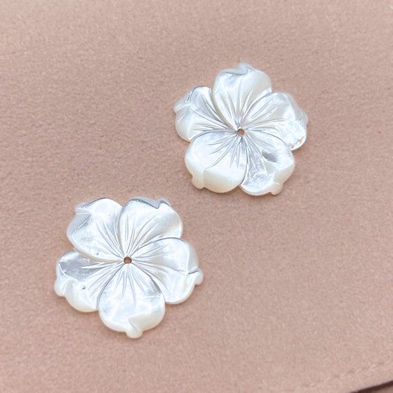 Medium White Sampaguita / Hibiscus (Arabian J...