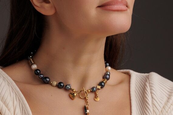 Choker Necklace with Black and White Freshwat...