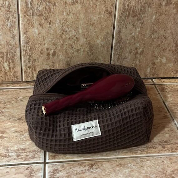 Handmade honeycomb beauty bag – Waffle make...