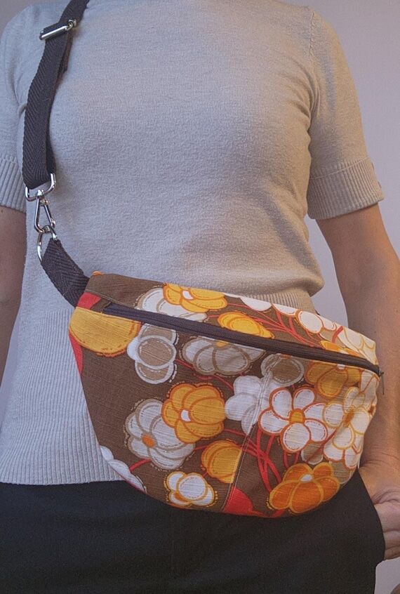 Adjustable floral crossbody bag with brown ri...