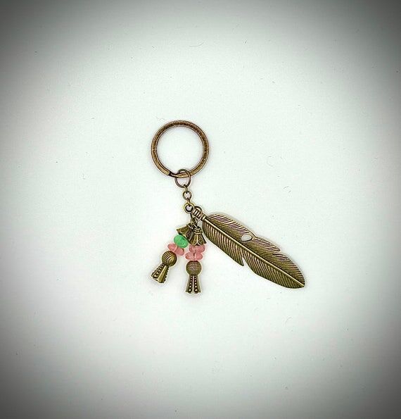 Dangle feather keychain with pink quartz & ja...