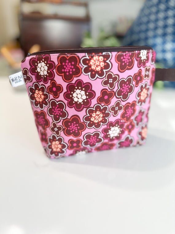 Pink Retro Floral Zipper Project Bag: Handmad...