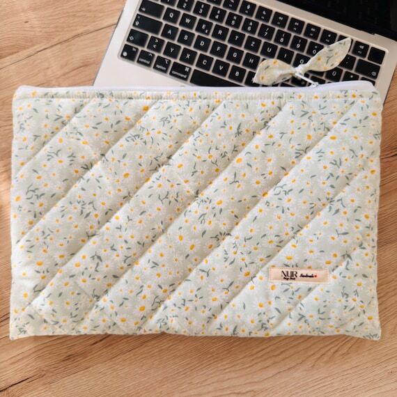 Custom Quilted Laptop Sleeve – Mint Daisy C...