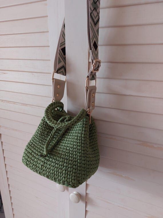 Handmade Avocado Bucket Bag: Polyester Crossb...