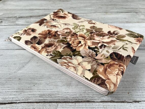 Zippered Laptop Case – Beige Flowers | 13.3...