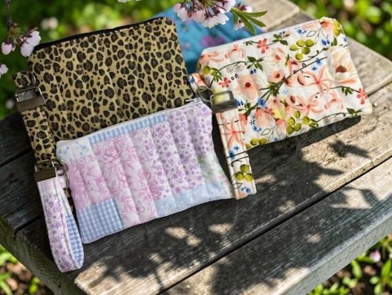 Charming Handmade Quilted Wristlet: Style Mee...