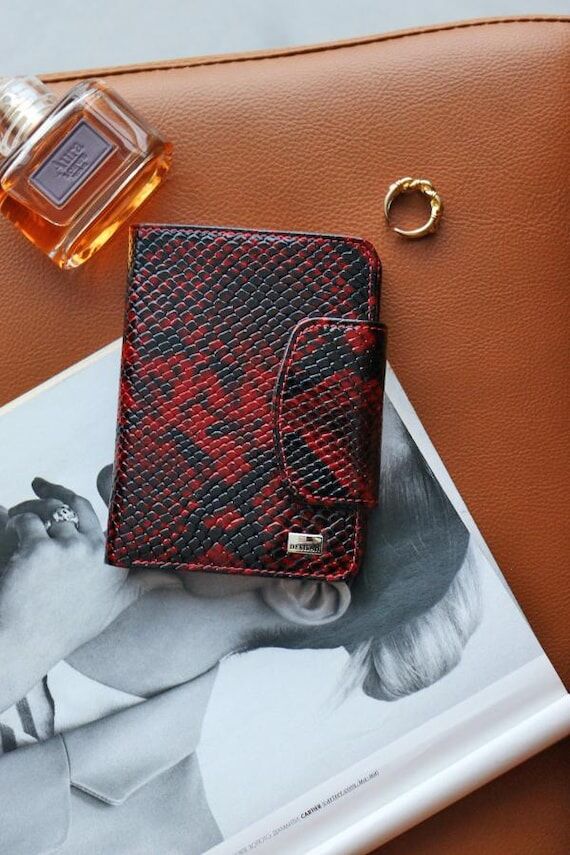 Vintage leather wallet. Snake print accessori...