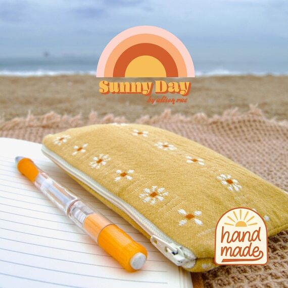 Small Handmade Zippered Pouch, Daisy Chain - ...