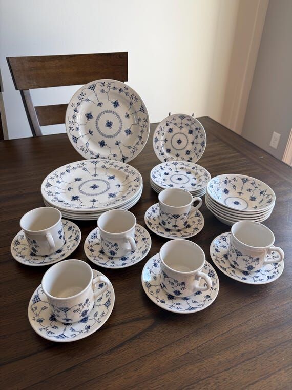 Vintage Churchill Finlandia dinnerware | Blue...