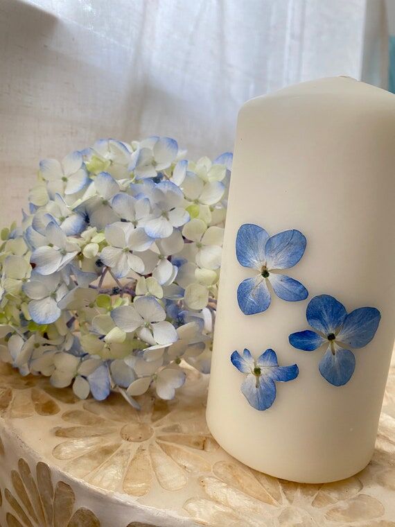 Hydrangea Pressed Flower Pillar Candle: Botan...