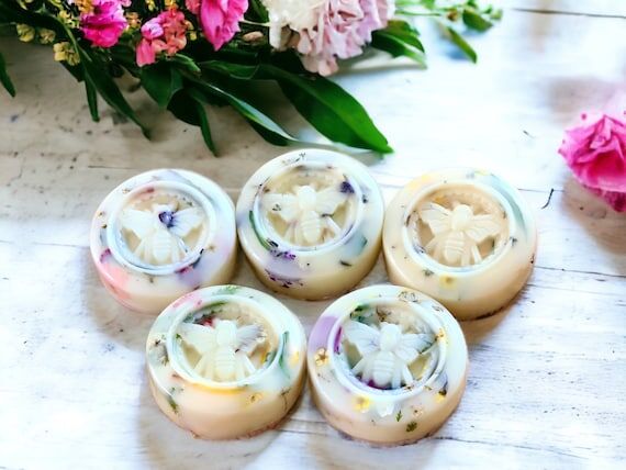 Botanical Beeswax Melts: Essential Oil Infuse...