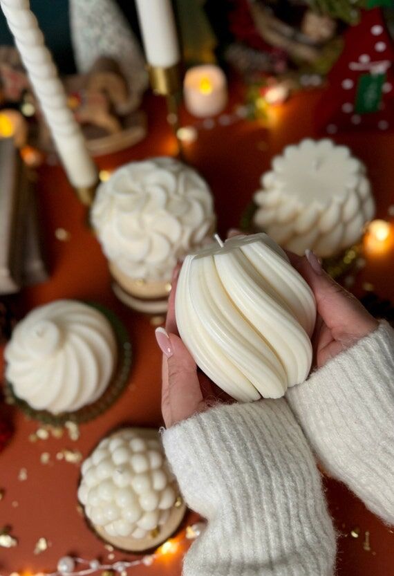 Holiday Scented Soy Candle: Cream White Chris...