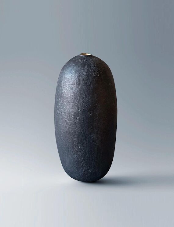 Large Black Stoneware Vase – Handmade Japan...