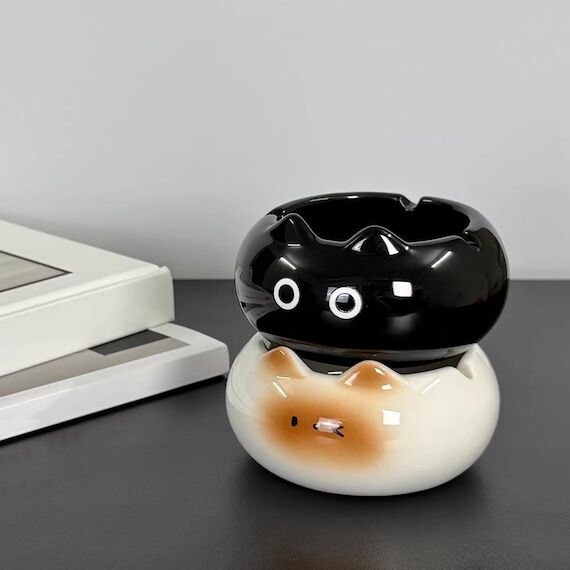 Siamese Cat Ashtray, A Cute Round Ceramic Ash...