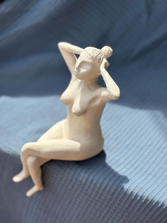 Handmade ceramic woman sculpture – Minimali...